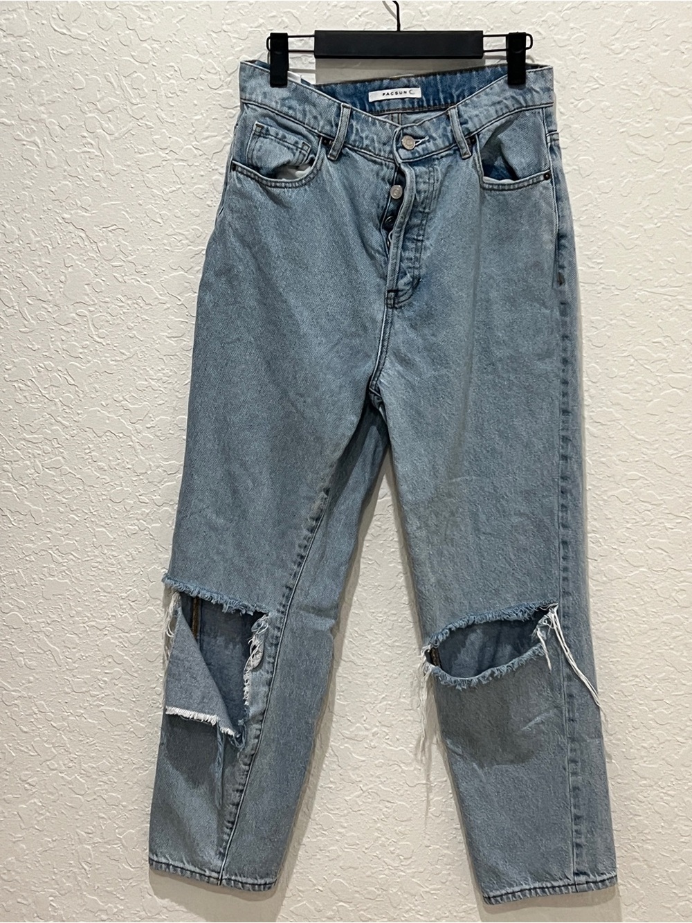 Pacsun hi-Rise Light Blue Distressed Knee Jeans